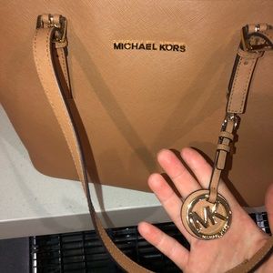 Michael Kors Jet Set M Carryall Leather Tote Brown